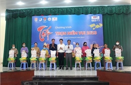 Chương trình &#39;Tết trọn niềm vui 2023&#39; đến với người dân Bình Thuận
