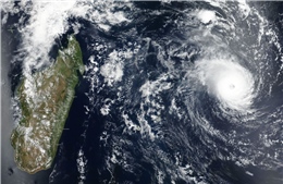 Mauritius hủy hàng loạt chuyến bay, tăng cường cảnh báo bão Freddy
