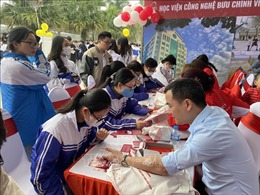 Gần 6.000 học sinh ở Thanh Hóa tham dự tư vấn tuyển sinh, hướng nghiệp 