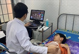 Khám tầm soát bệnh tim bẩm sinh miễn phí cho trẻ em miền núi Phú Yên