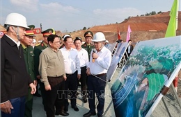 Thủ tướng kiểm tra công trình mở rộng Nhà máy Thủy điện Hòa Bình