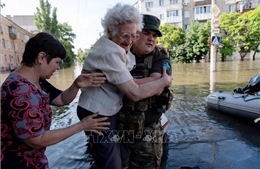 Vụ vỡ đập Kakhovka: WHO khẩn trương cung cấp thiết bị y tế đến các khu vực ngập lụt