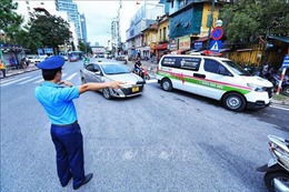 Hà Nội: Phân luồng giao thông cầu vượt Nguyễn Văn Cừ từ ngày 22 - 24/7