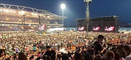 Hàng vạn người đổ về Sân vận động quốc gia Mỹ Đình xem concert của BlackPink