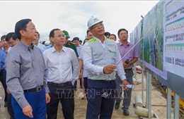 Phó Thủ tướng Trần Hồng Hà kiểm tra thi công cao tốc Cần Thơ - Cà Mau