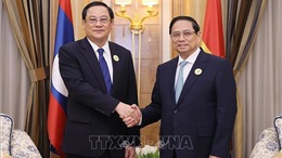 Thủ tướng Phạm Minh Chính gặp Thủ tướng Lào Sonexay Siphandone