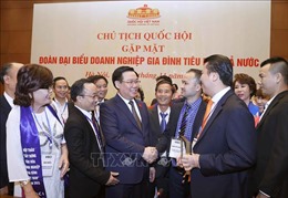 Chủ tịch Quốc hội Vương Đình Huệ gặp mặt doanh nghiệp gia đình tiêu biểu