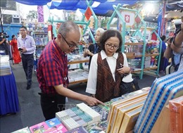 Lì xì hơn 16.000 cuốn sách đến bạn đọc trong Lễ hội Đường sách Tết