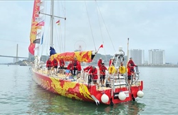 Đội thuyền đầu tiên của giải thuyền buồm vòng quanh thế giới cập cảng Hạ Long