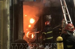 Hà Nội: Kịp thời dập tắt đám cháy, cứu 3 người lúc rạng sáng