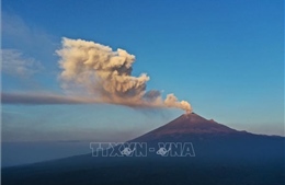 Mexico hủy nhiều chuyến bay do tro bụi núi lửa