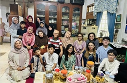 Lễ Idul Fitri tại một gia đình Hồi giáo ở Indonesia