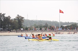 Quảng Ninh: Sôi nổi giải đua thuyền Kayak trên đảo Cô Tô