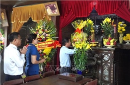 Dâng hương, hoa tưởng niệm 117 năm ngày sinh đồng chí Tổng Bí thư Lê Duẩn
