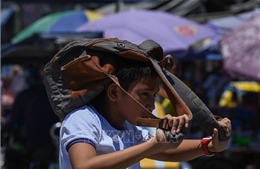 Nỗi lo thời tiết nắng nóng làm gián đoạn việc học tập của trẻ em châu Á