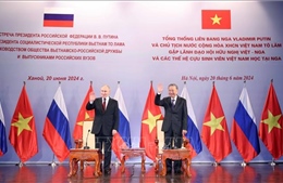 Chủ tịch nước Tô Lâm và Tổng thống LB Nga gặp gỡ các thế hệ cựu sinh viên Việt Nam học tại Nga
