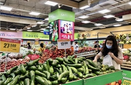 Thị trường thực phẩm, trái cây đa dạng trước ngày Tết Đoan Ngọ