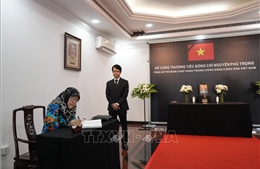 Công chúa Brunei viếng và ghi sổ tang Tổng Bí thư Nguyễn Phú Trọng