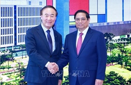 Thủ tướng Phạm Minh Chính thăm Tổ hợp bán dẫn của Samsung