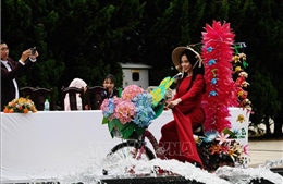 Mãn nhãn với xe đạp hoa làm từ rác tái chế chào mừng Festival hoa Đà Lạt