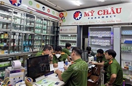 Khởi tố Chủ tịch Mỹ Châu Pharmacy Group cấu kết với ca sỹ để &#39;chạy án&#39;