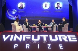 Chủ nhân Giải thưởng VinFuture 2024 chia sẻ cách dấn thân trong nghiên cứu khoa học