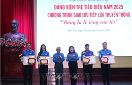 Tiếp lửa truyền thống cho đảng viên trẻ