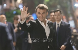 Tổng thống Pháp Emmanuel Macron và Phu nhân dạo phố cổ Hà Nội