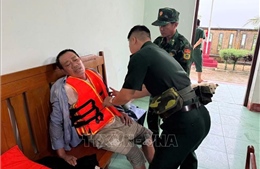 Cứu hộ thành công tàu cá mắc cạn trên vùng biển Lý Sơn