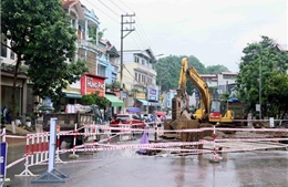 Mưa lớn gây ngập úng và tắc đường tại Sơn La, Lâm Đồng 