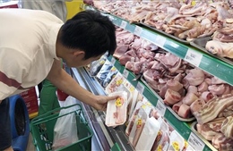 Thịt lợn tại Hà Nội, TP. Hồ Chí Minh vẫn tiêu thụ ổn định sau thông tin &#39;tố&#39; C.P. bán thịt bệnh