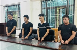Khởi tố 4 đối tượng buôn lậu qua biên giới