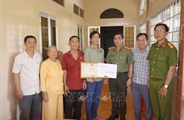 Khen thưởng cá nhân bảo vệ an ninh trật tự cơ sở bị thương khi thực hiện nhiệm vụ