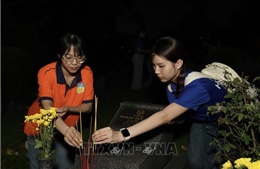 Tuổi trẻ Thành phố Hồ Chí Minh thắp nến tri ân các Anh hùng liệt sĩ