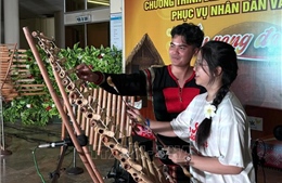 Trại hè Việt Nam 2025: Tuổi trẻ kiều bào được &#39;đắm mình&#39; trong văn hóa Tây Nguyên