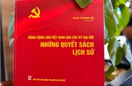 Ra mắt sách &#39;Đảng Cộng sản Việt Nam qua các kỳ Đại hội - Những quyết sách lịch sử&#39;