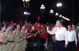 Tổng Bí thư dự Chương trình chính luận nghệ thuật &#39;Dưới cờ vinh quang&#39;