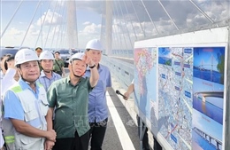 Phó Thủ trướng Trần Hồng Hà kiểm tra các dự án xây dựng và triển khai chính quyền địa phương 2 cấp tại Vĩnh Long