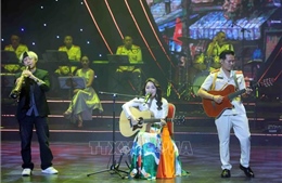 Chương trình nghệ thuật &#39;Thắp sáng yêu thương&#39; gây quỹ ủng hộ đồng bào vùng lũ lụt