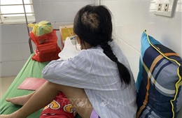 Phẫn nộ vụ việc cha dượng dùng búa đinh đánh vào đầu bé gái 9 tuổi