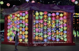 Rộn ràng không khí Tết Trung thu tại Lào và Hong Kong (Trung Quốc)