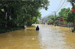 Nhiều địa phương thiệt hại nặng về người và tài sản, còn nhiều hộ dân ngập trong nước