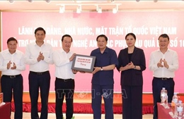Trao hỗ trợ cho nhân dân tỉnh Nghệ An khắc phục hậu quả bão số 10