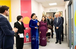 Phu nhân Tổng Bí thư Ngô Phương Ly thăm Bệnh viện Nhi Evelina London