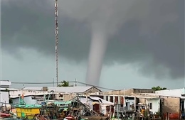 Xuất hiện vòi rồng trên vùng biển Cà Mau