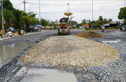 Đồng Tháp: Khẩn trương vá đường ĐT.852B, đảm bảo an toàn giao thông