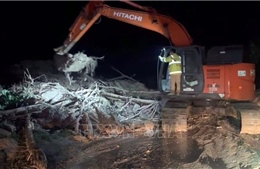 Hỗ trợ vật tư, trang thiết bị khắc phục hư hỏng đường bộ do mưa lũ