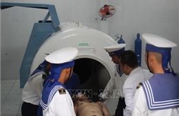 Kịp thời cấp cứu ngư dân bị giảm áp ở Trường Sa