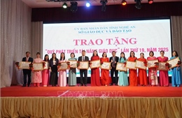 Vinh danh các nhà giáo dành trọn tâm huyết cho sự nghiệp trồng người