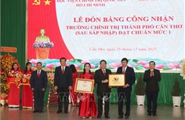 Trường Chính trị thành phố Cần Thơ đón Bằng công nhận đạt chuẩn mức 1